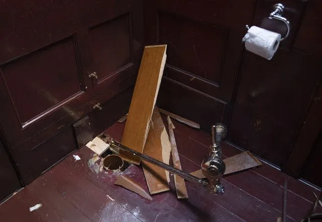 24k Toilet Stolen in Audacious raid