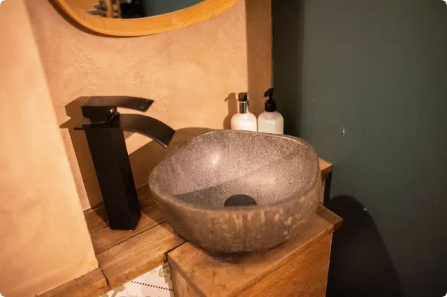 The Great Bathroom Heist: Woman Walks In to Use Toilet, Walks Out With £150 Sink
